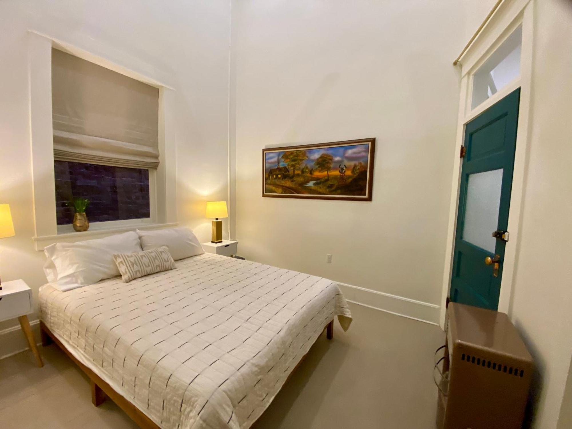 Warner Hotel Бисби Екстериор снимка