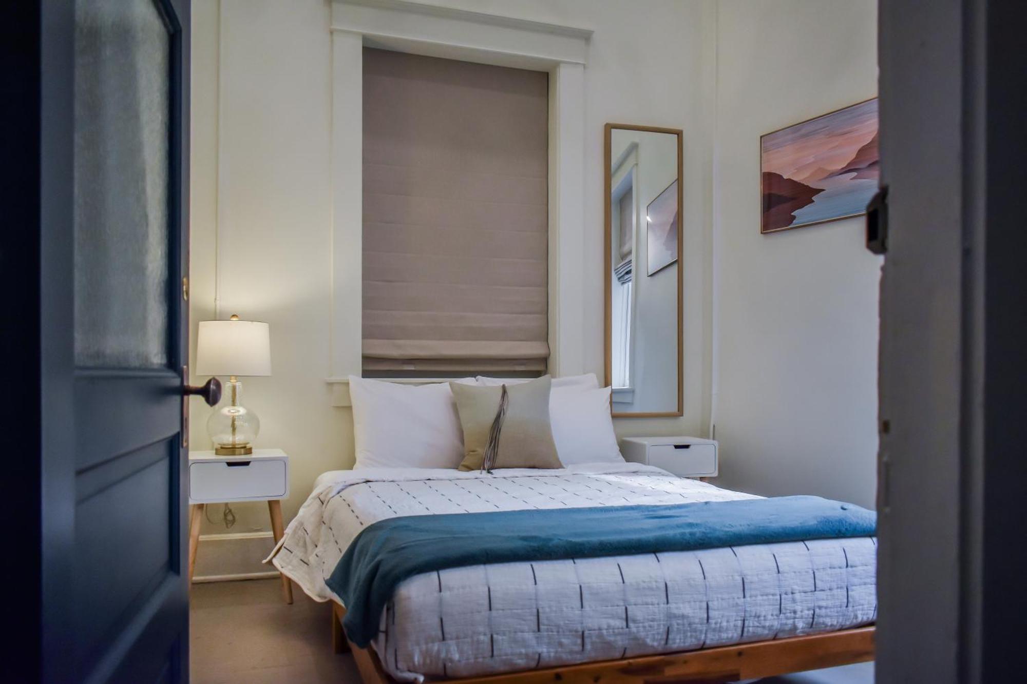 Warner Hotel Бисби Екстериор снимка