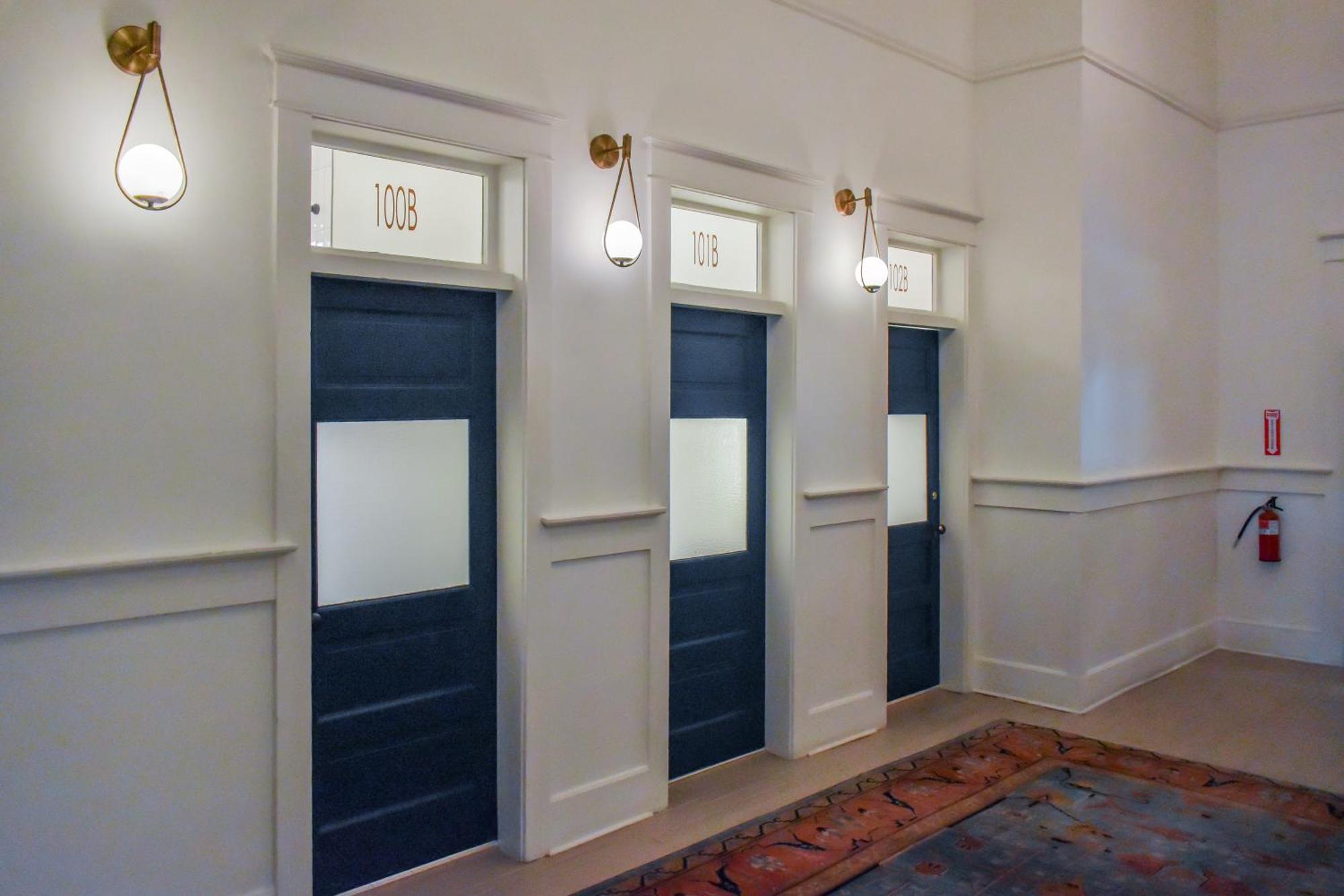 Warner Hotel Бисби Екстериор снимка